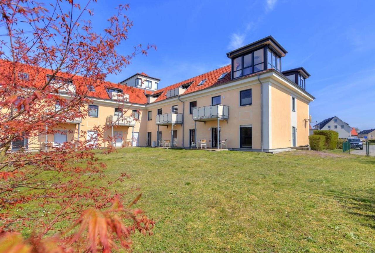 Peenemuende, Seglerhafen St Schoner 7, 13, 14 Bagian luar foto
