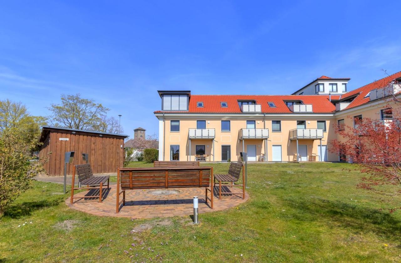 Peenemuende, Seglerhafen St Schoner 7, 13, 14 Bagian luar foto