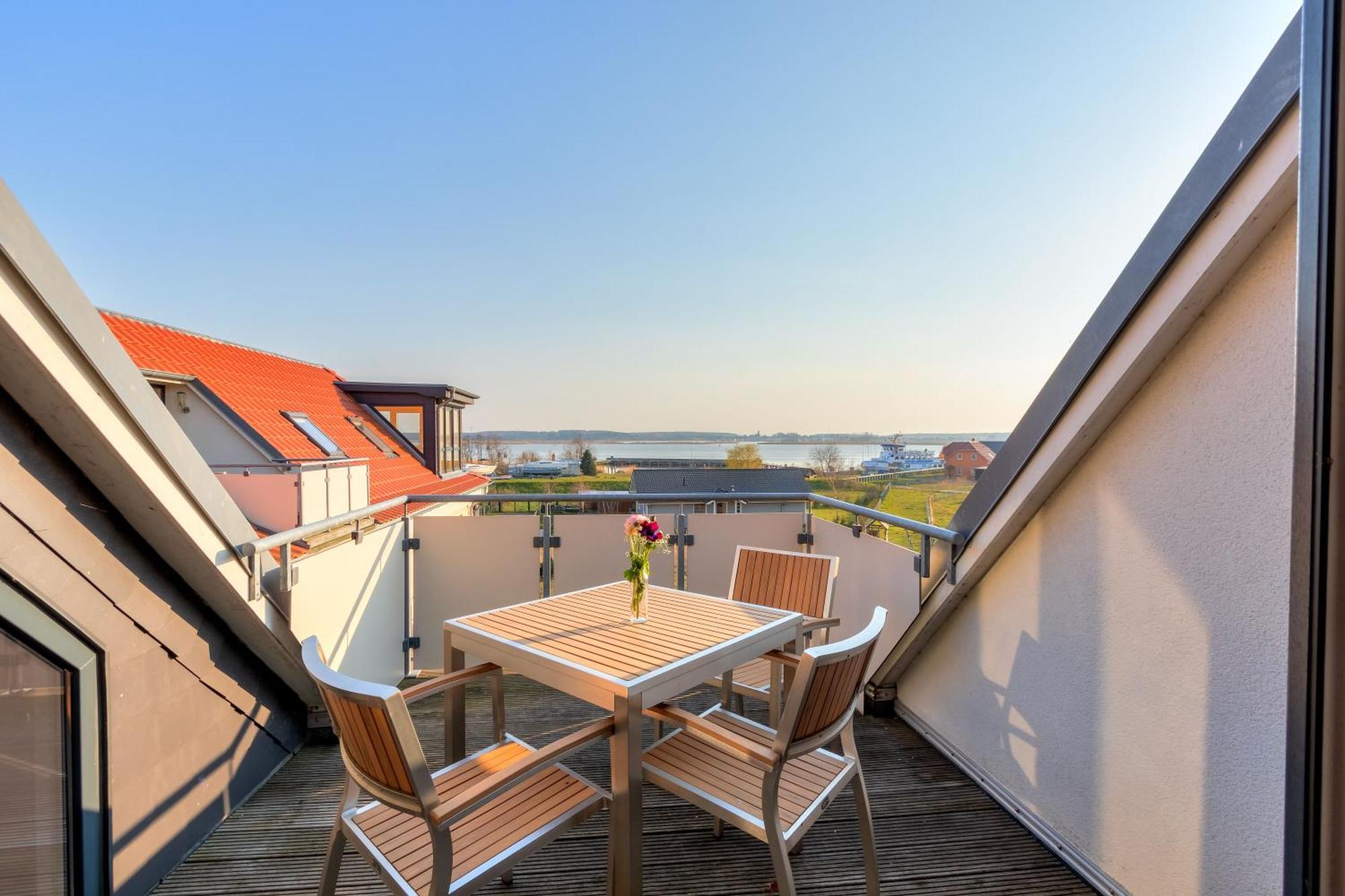 Peenemuende, Seglerhafen St Schoner 7, 13, 14 Bagian luar foto